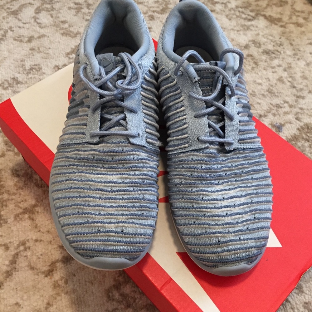 Blue Nike Roshe Two Flyknit Tennis Shoes